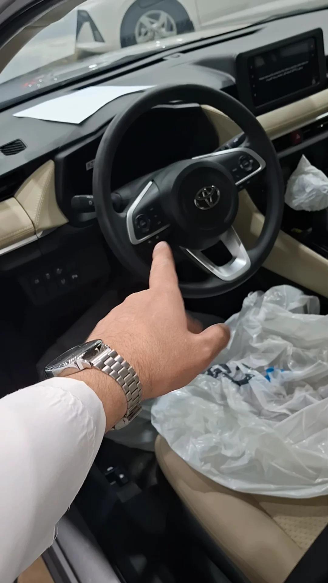 Car video thumbnail 1 of 9