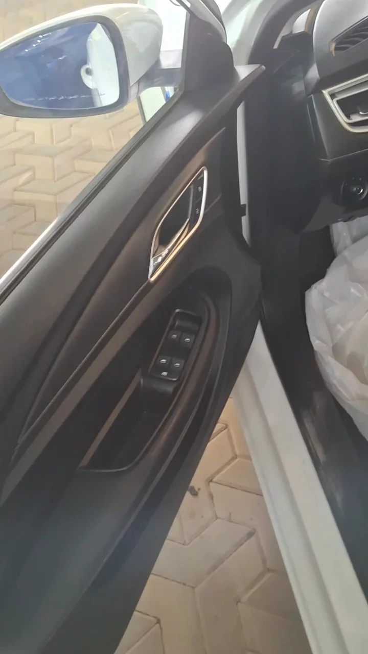 Car video thumbnail 1 of 9