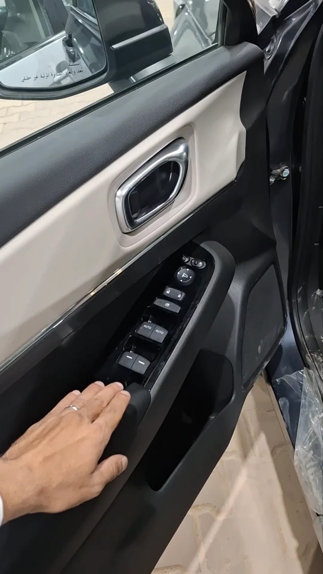 Car video thumbnail 1 of 10