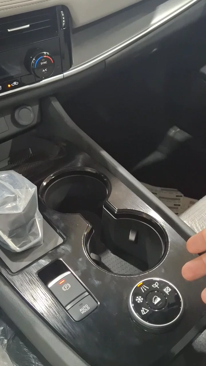 Car video thumbnail 1 of 9