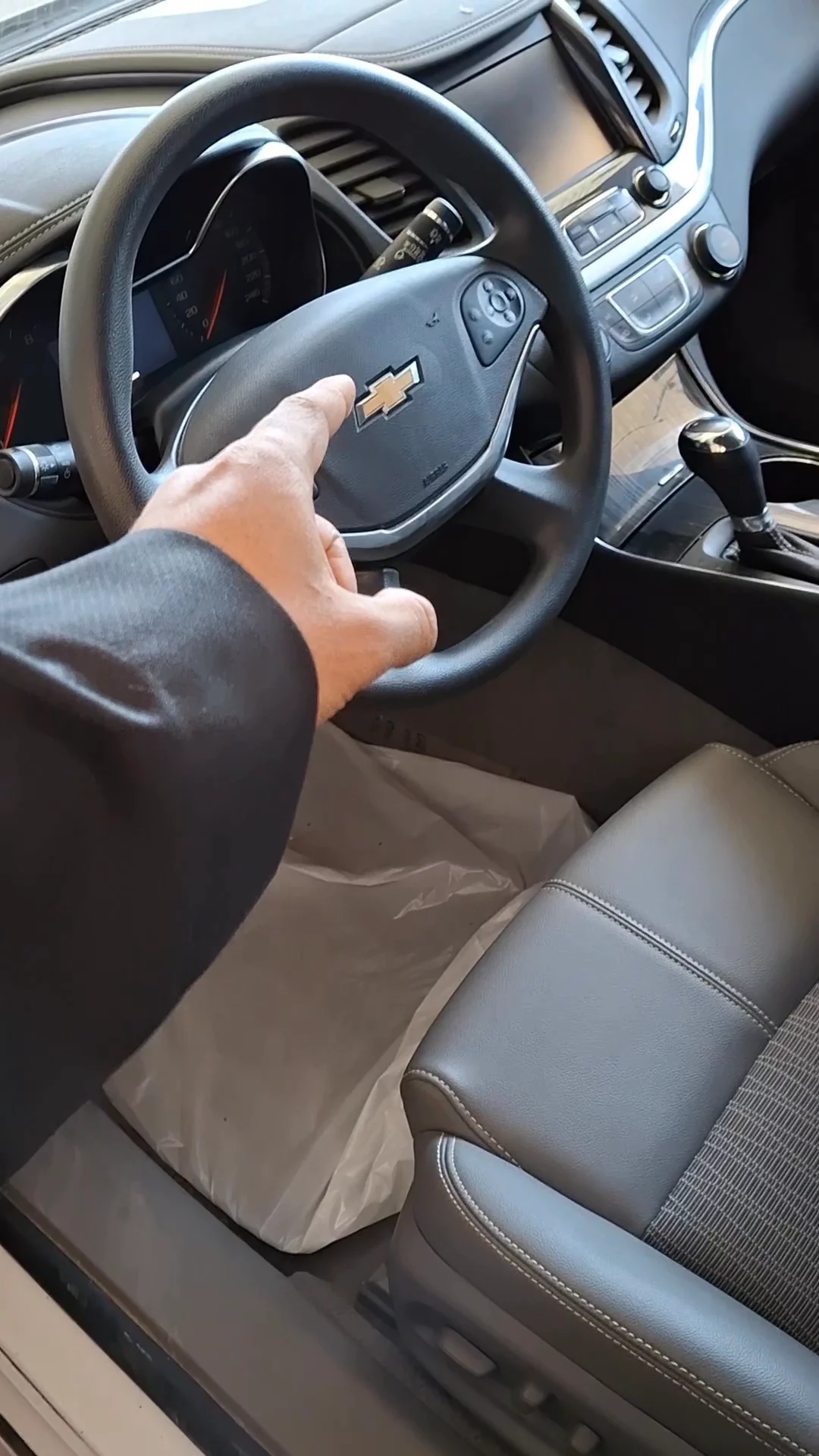 Car video thumbnail 1 of 8