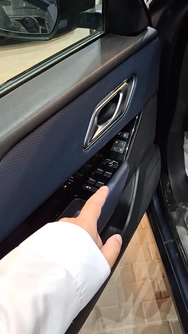 Car video thumbnail 1 of 9