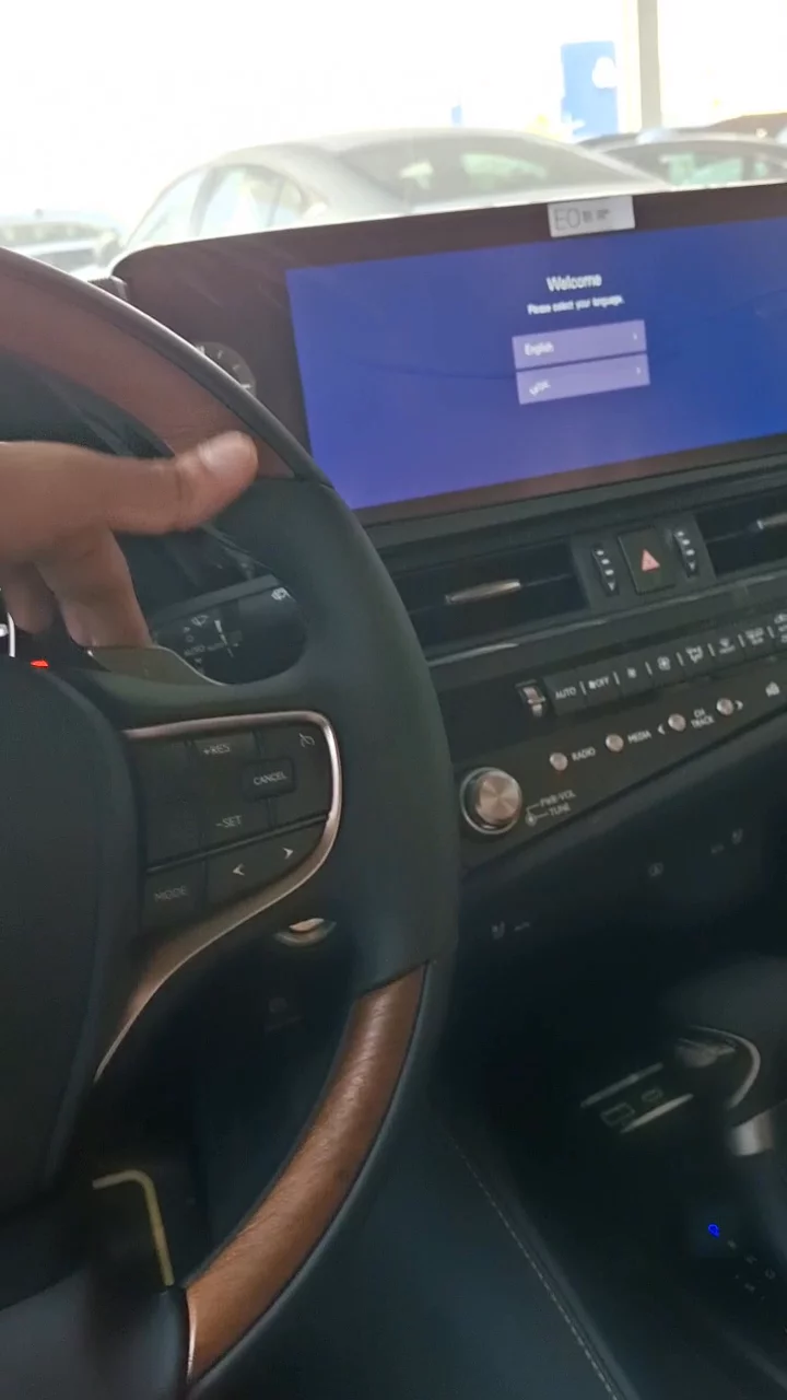 Car video thumbnail 1 of 10