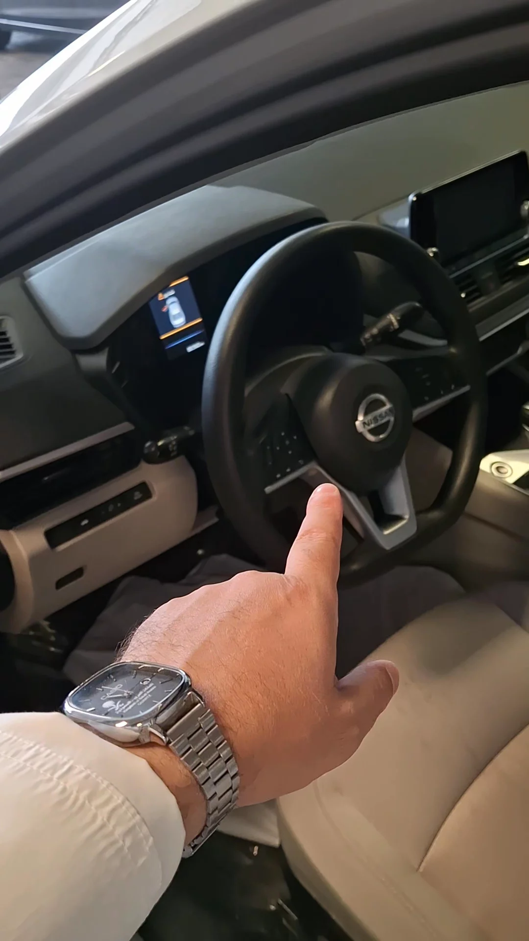 Car video thumbnail 1 of 9