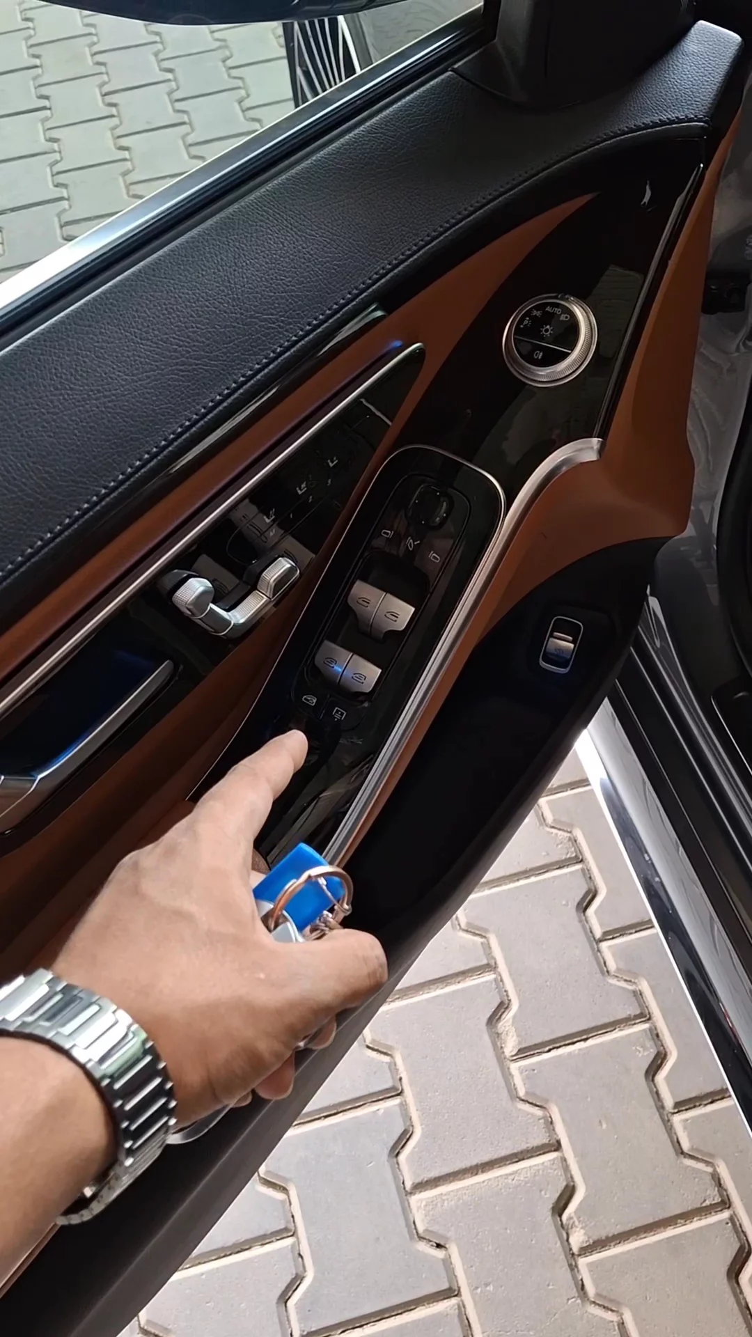 Car video thumbnail 1 of 14