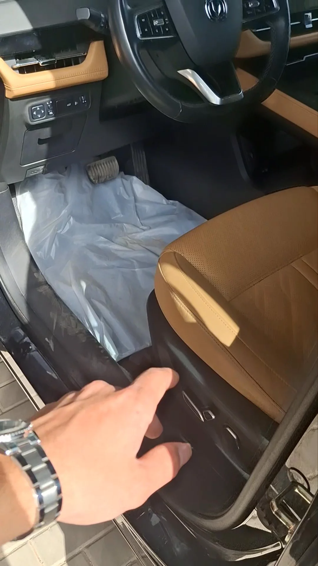 Car video thumbnail 1 of 9