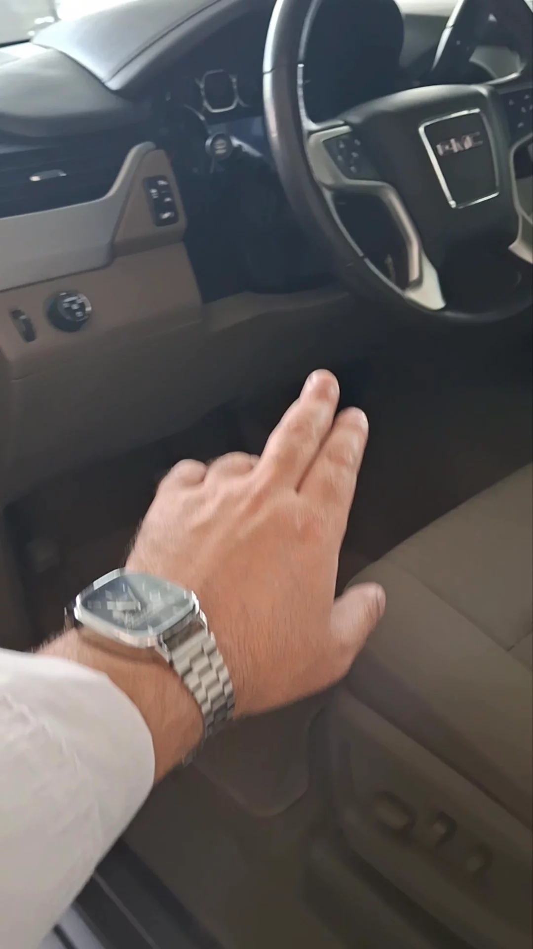 Car video thumbnail 1 of 9