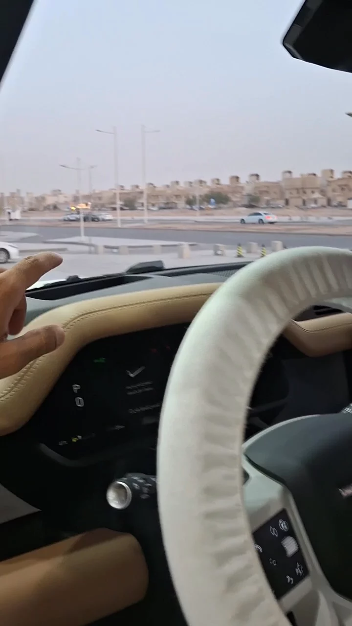 Car video thumbnail 1 of 9