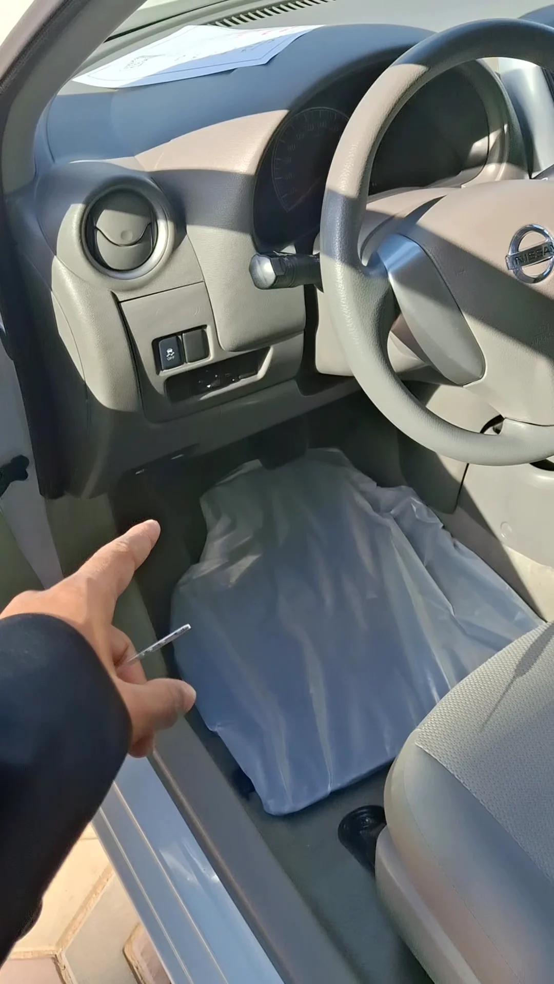 Car video thumbnail 1 of 7