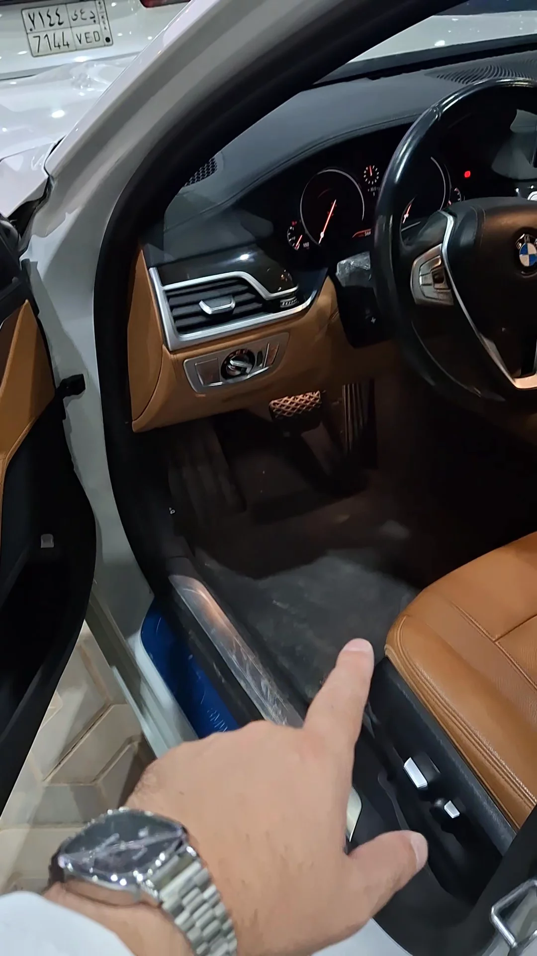 Car video thumbnail 1 of 9