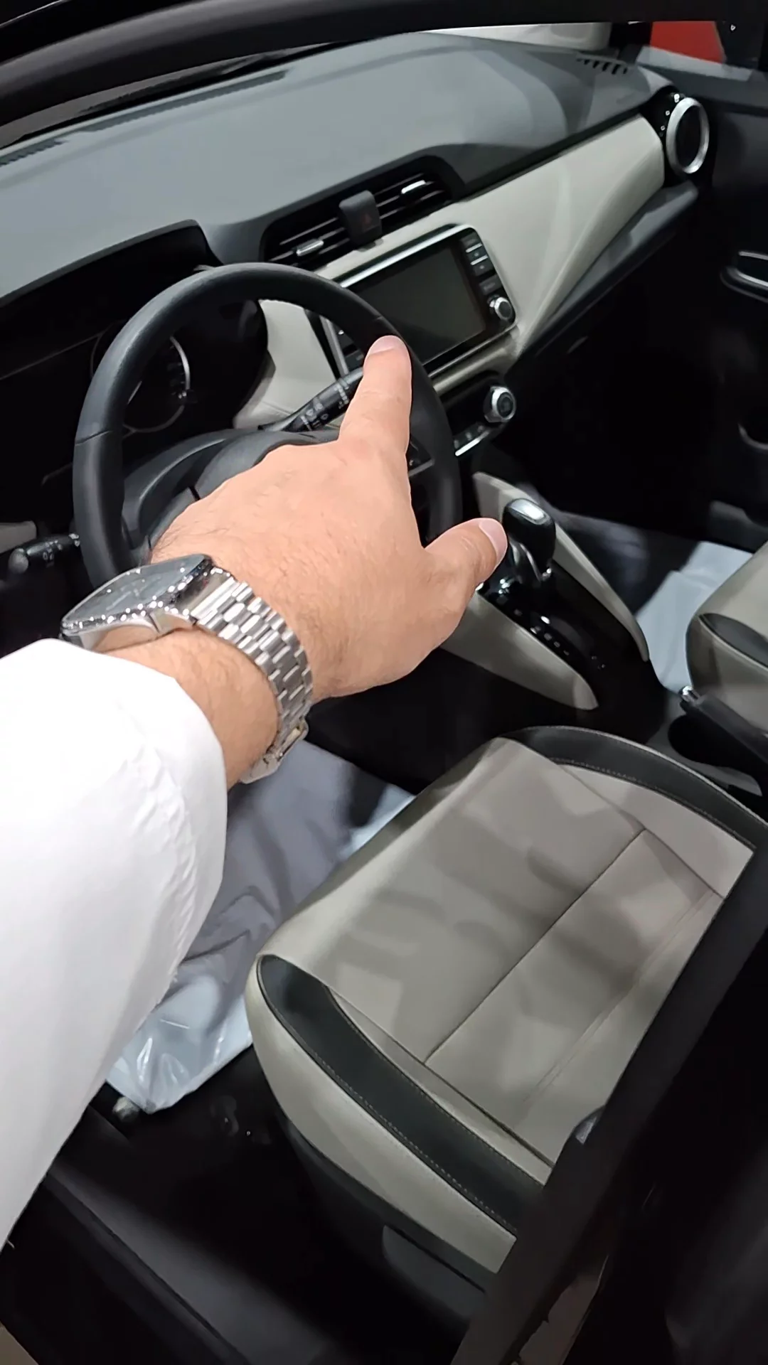 Nissan Sunny SL 2024