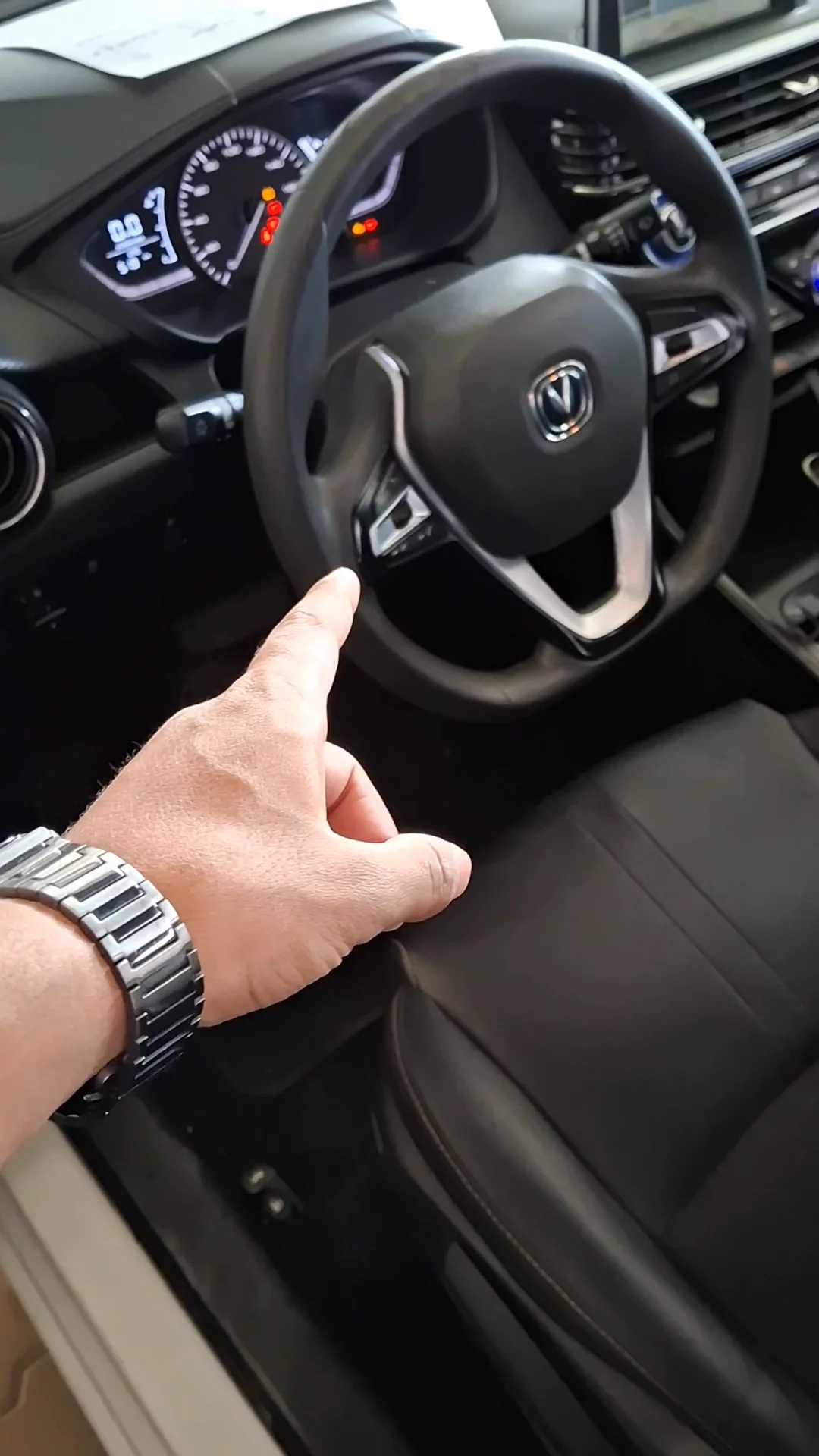 Car video thumbnail 1 of 8