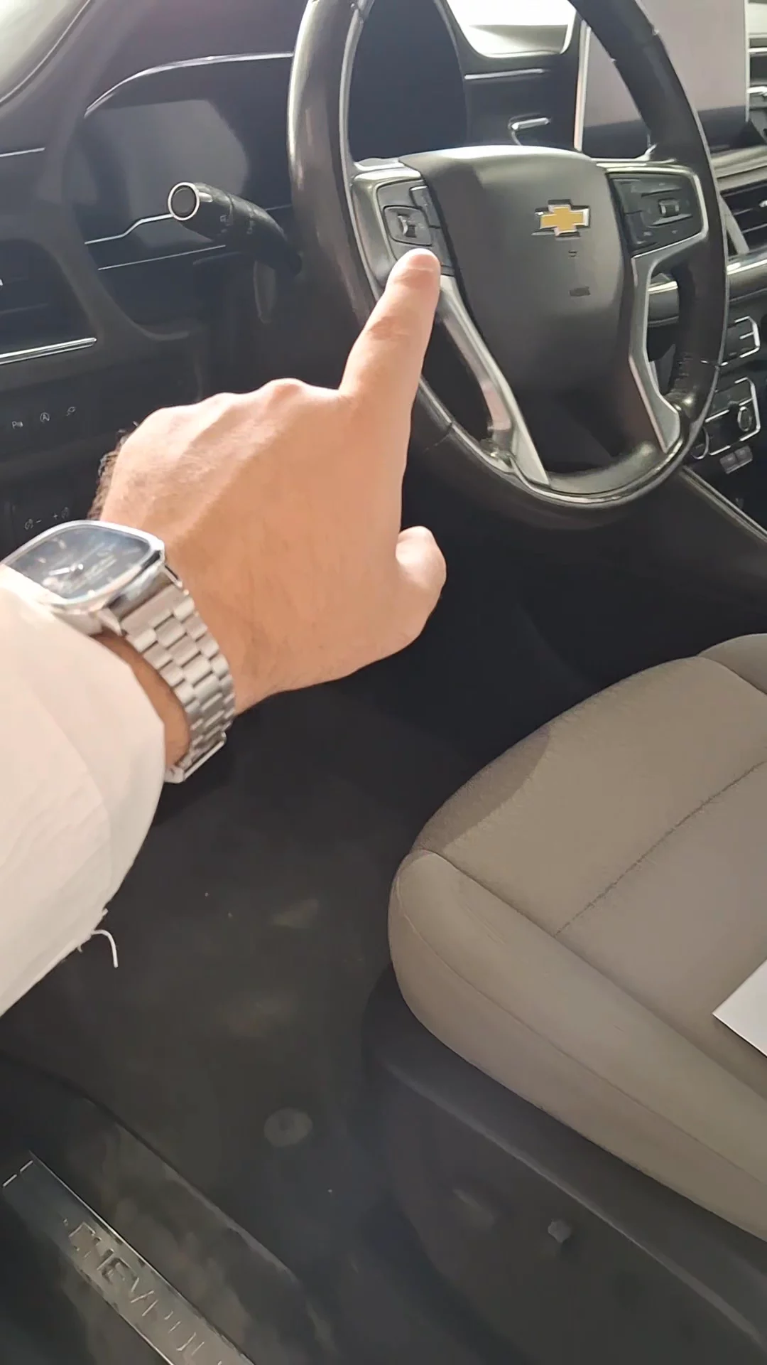 Car video thumbnail 1 of 9