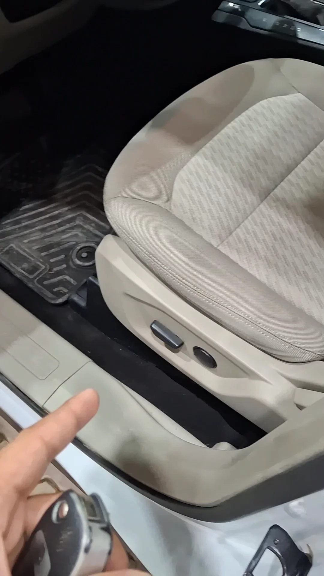 Car video thumbnail 1 of 8