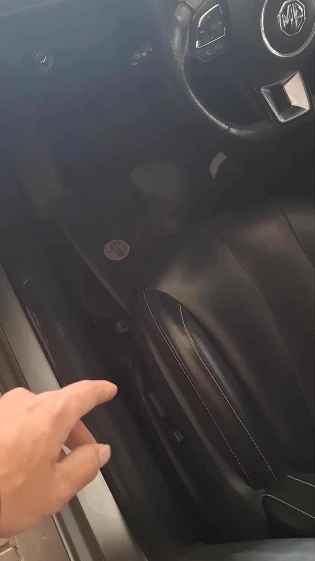 Car video thumbnail 1 of 7