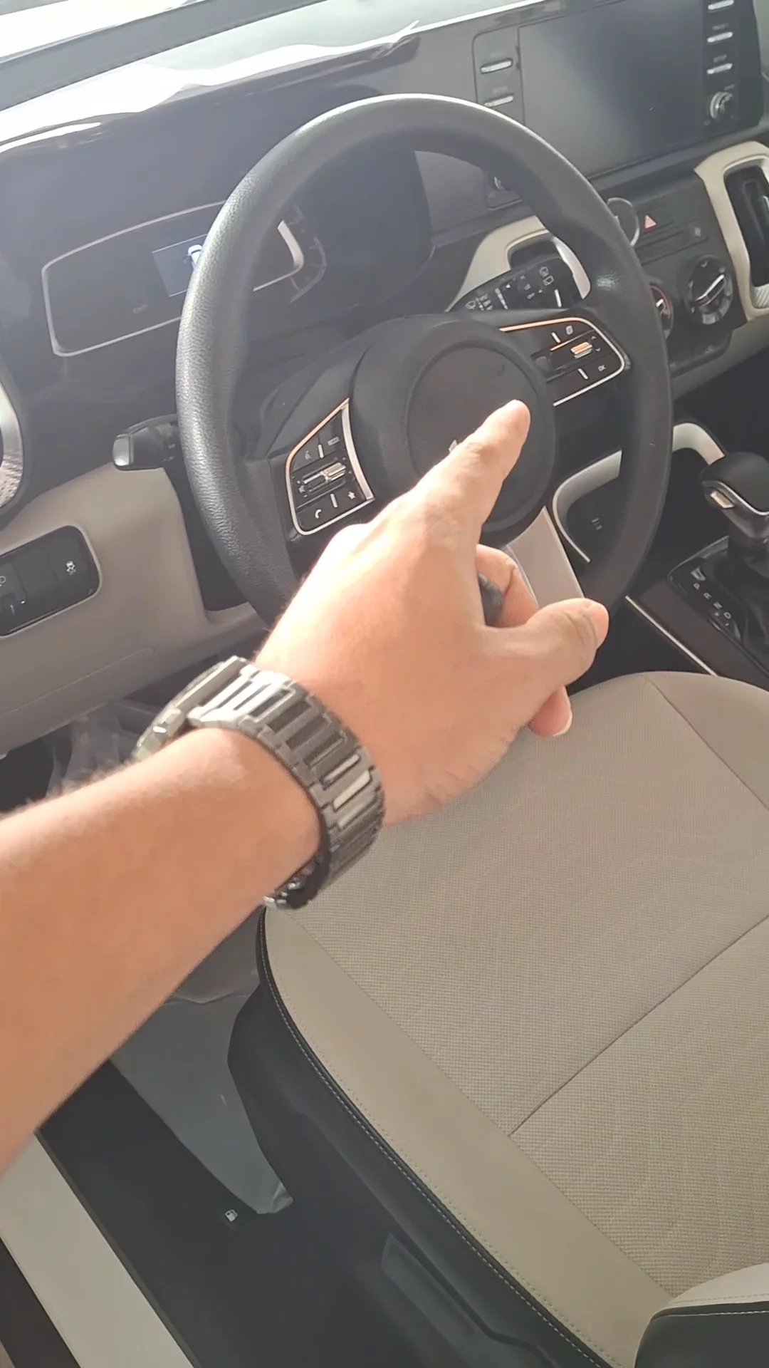 Car video thumbnail 1 of 8