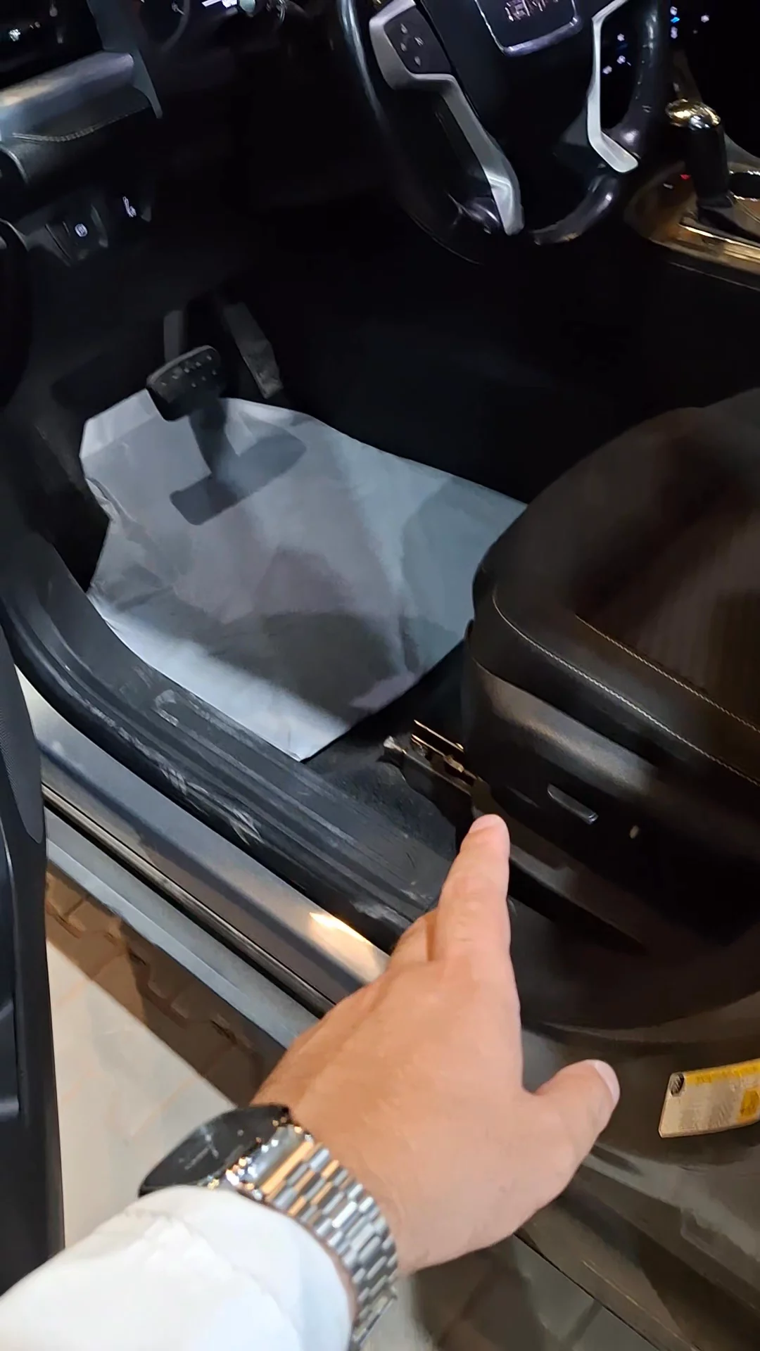 Car video thumbnail 1 of 9