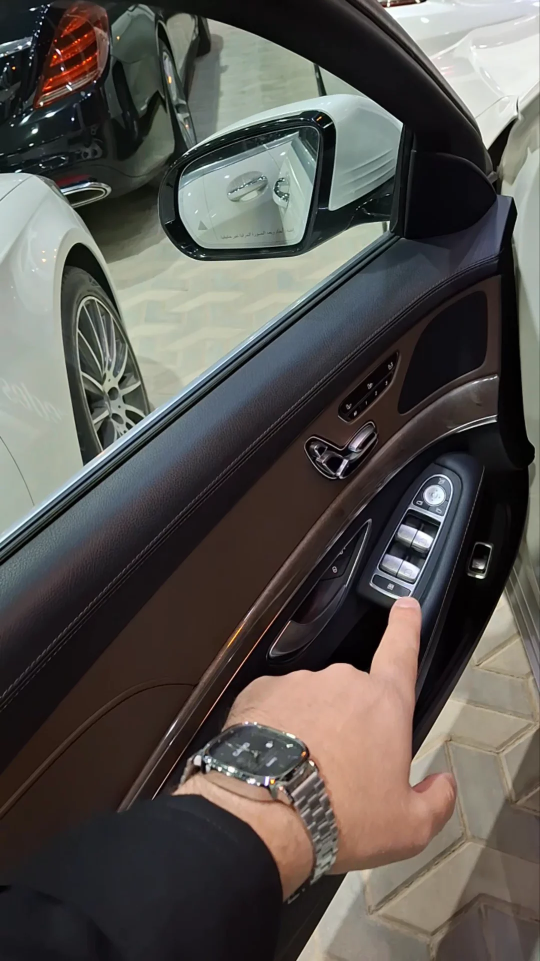 Car video thumbnail 1 of 9