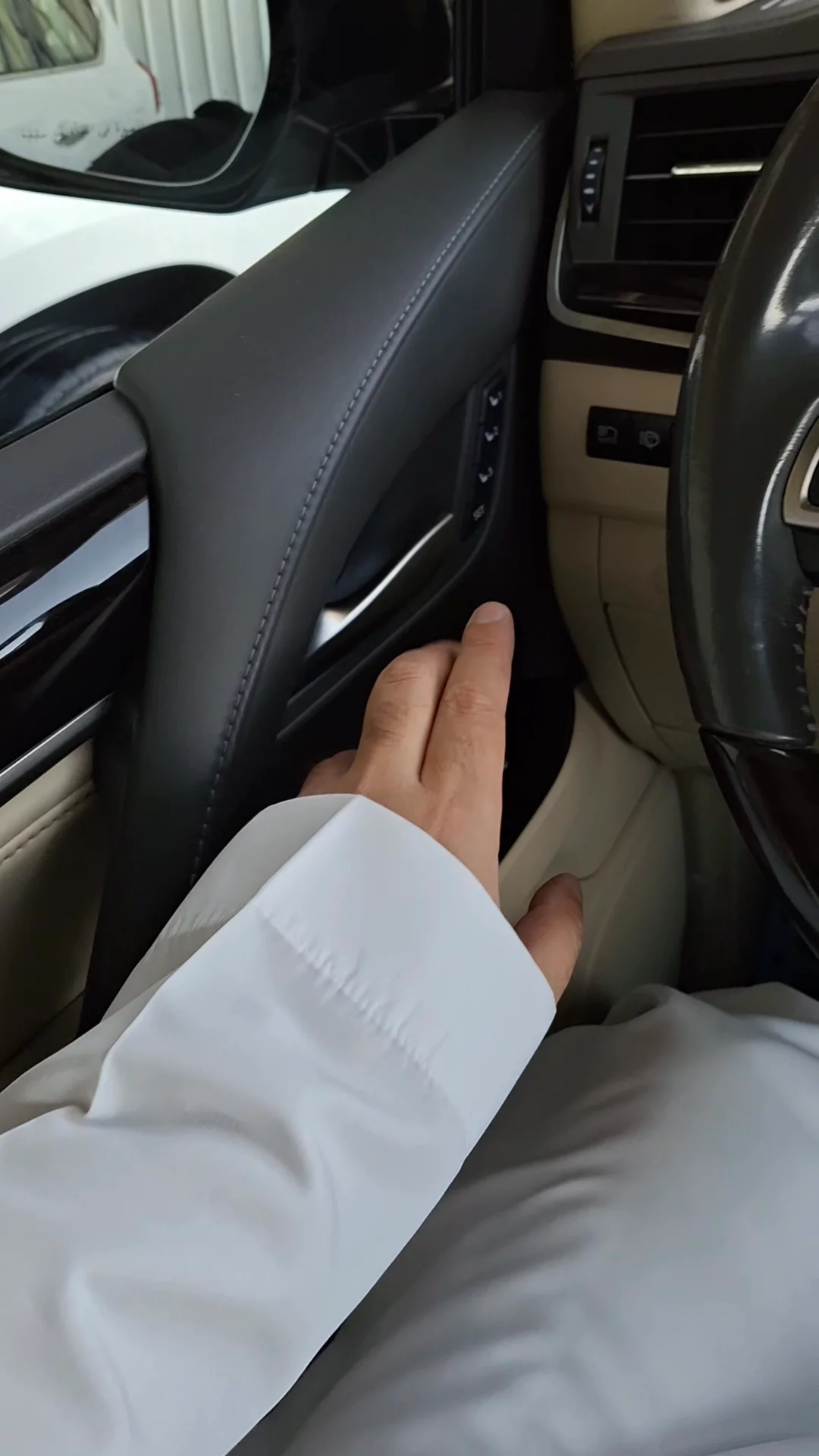 Car video thumbnail 1 of 9