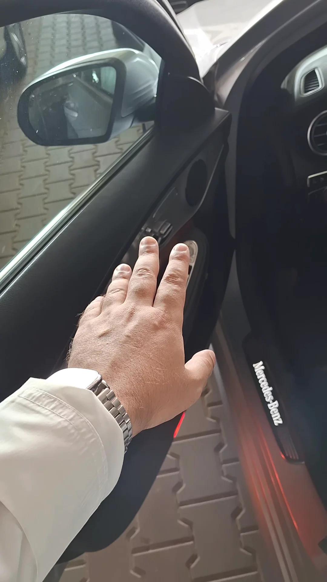 Car video thumbnail 1 of 9