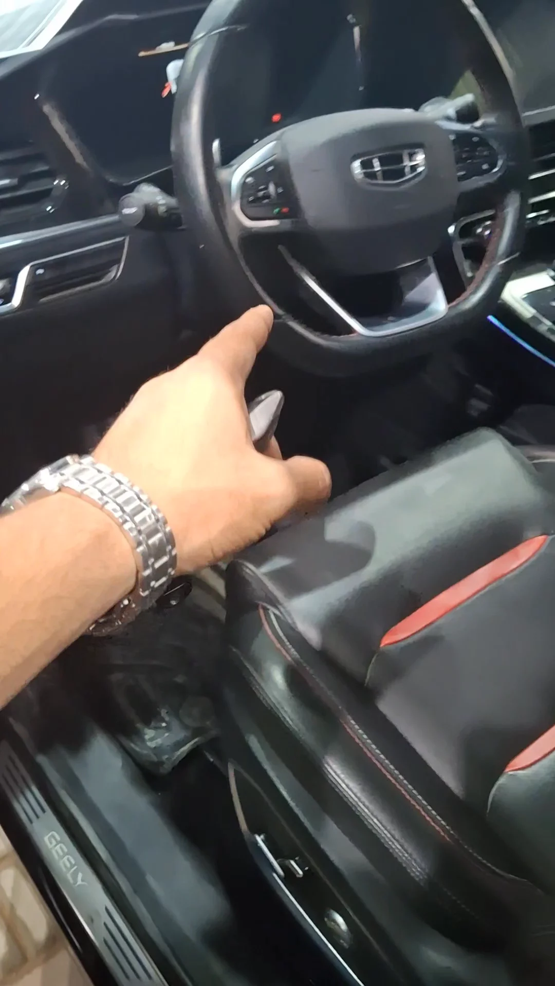 Car video thumbnail 1 of 7