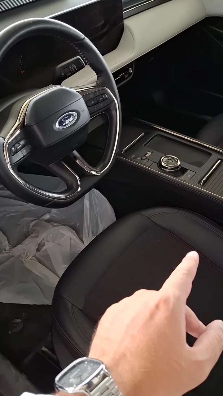 Car video thumbnail 1 of 9