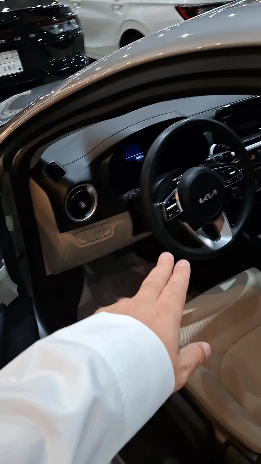 Car video thumbnail 1 of 9