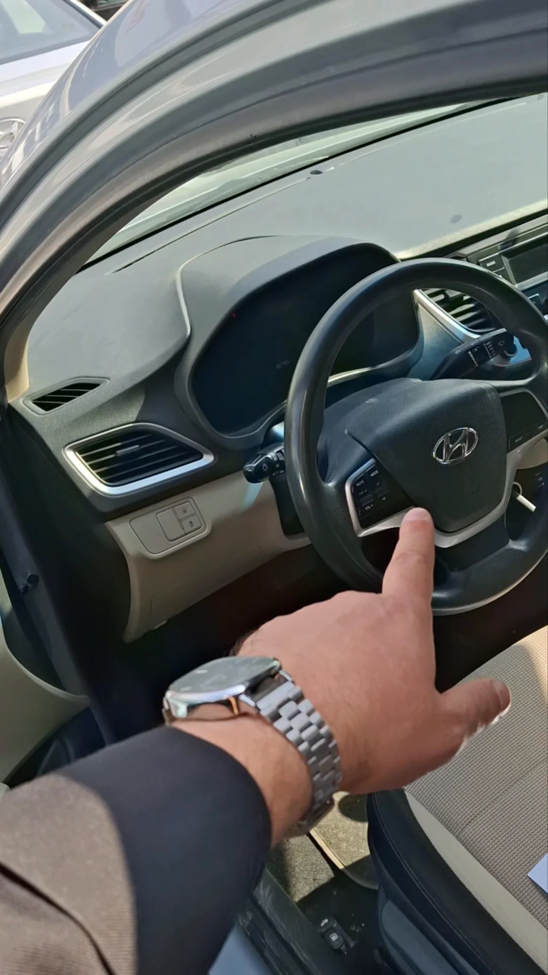 Car video thumbnail 1 of 11