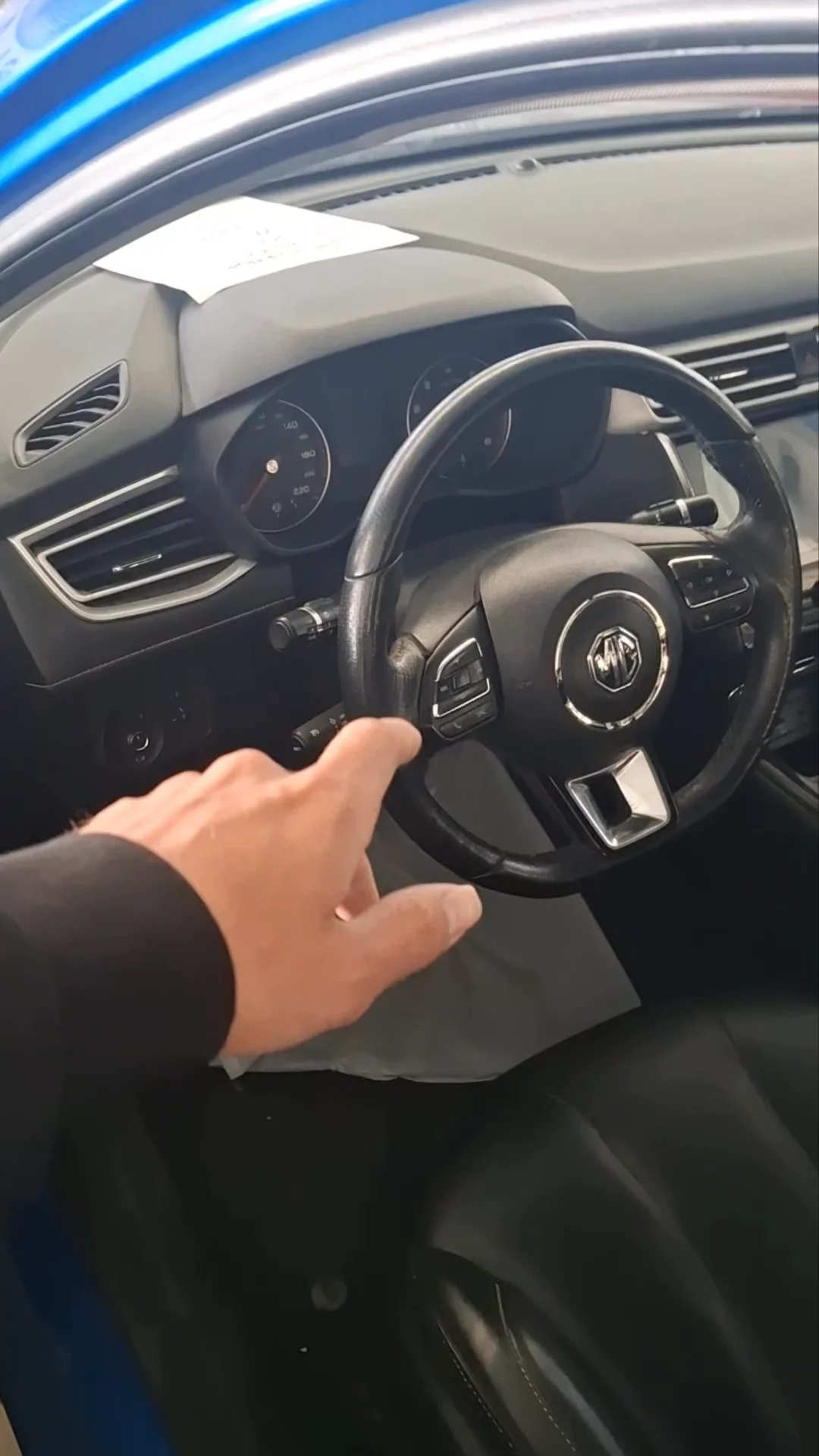 Car video thumbnail 1 of 7