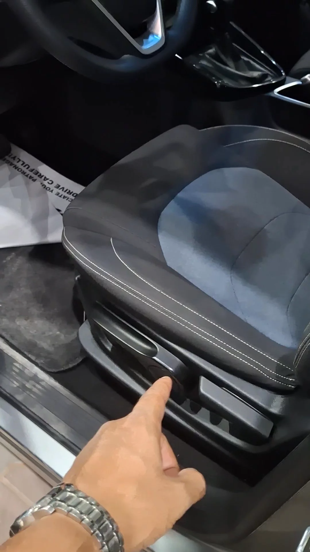 Car video thumbnail 1 of 5