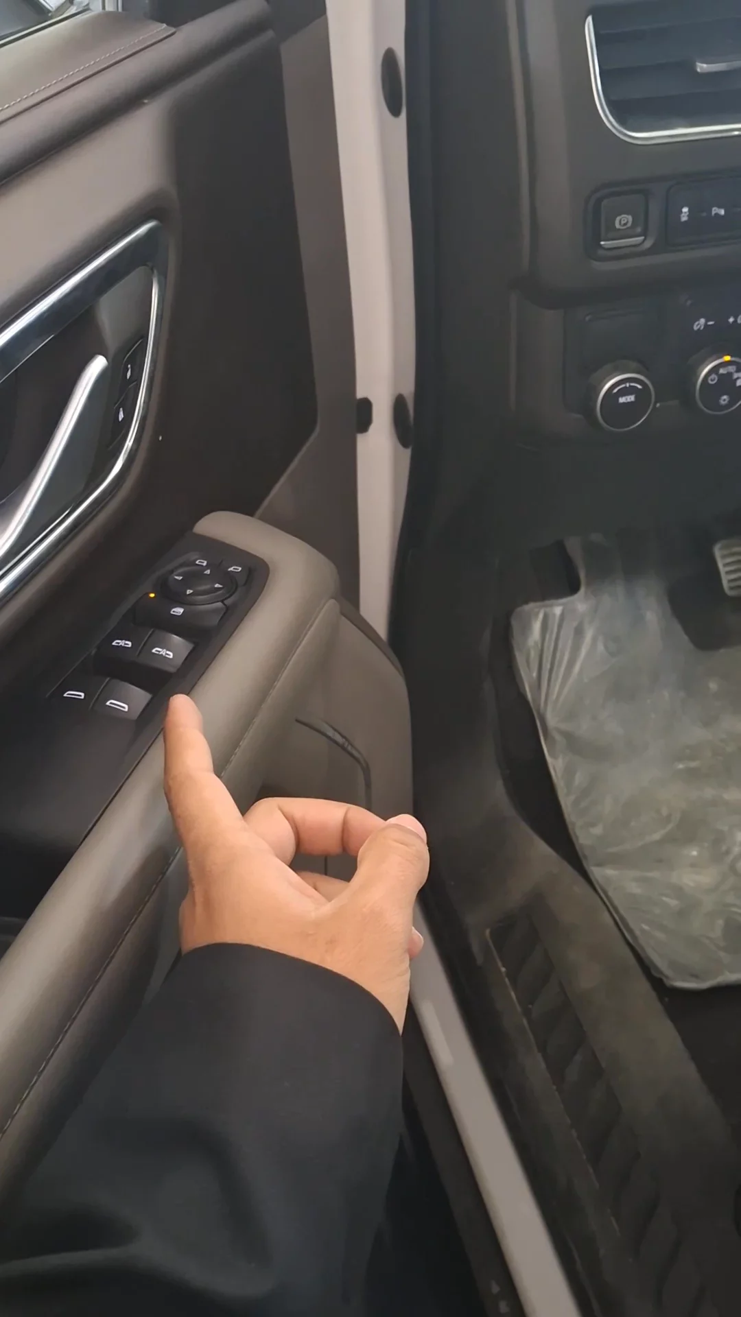 Car video thumbnail 1 of 7