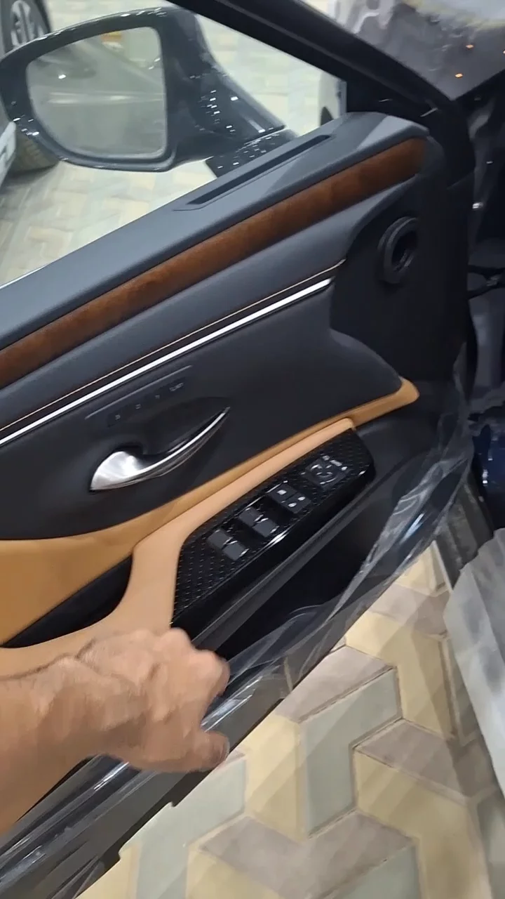 Car video thumbnail 1 of 10