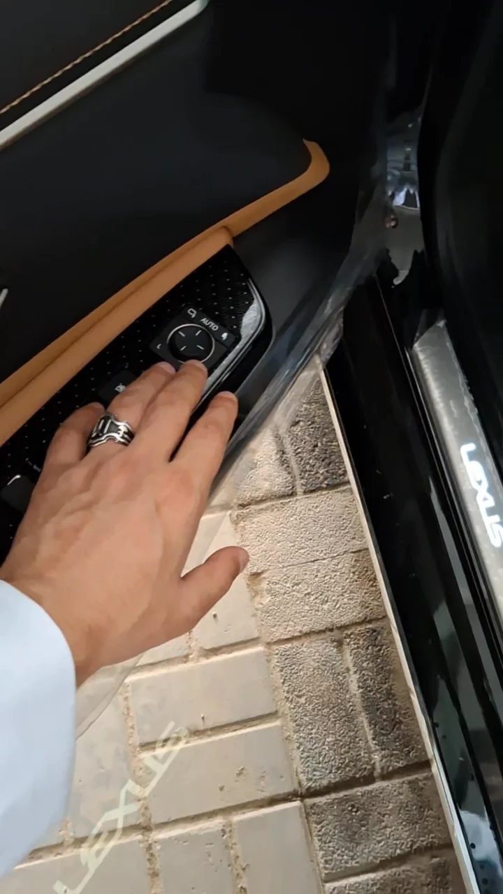 Car video thumbnail 1 of 10