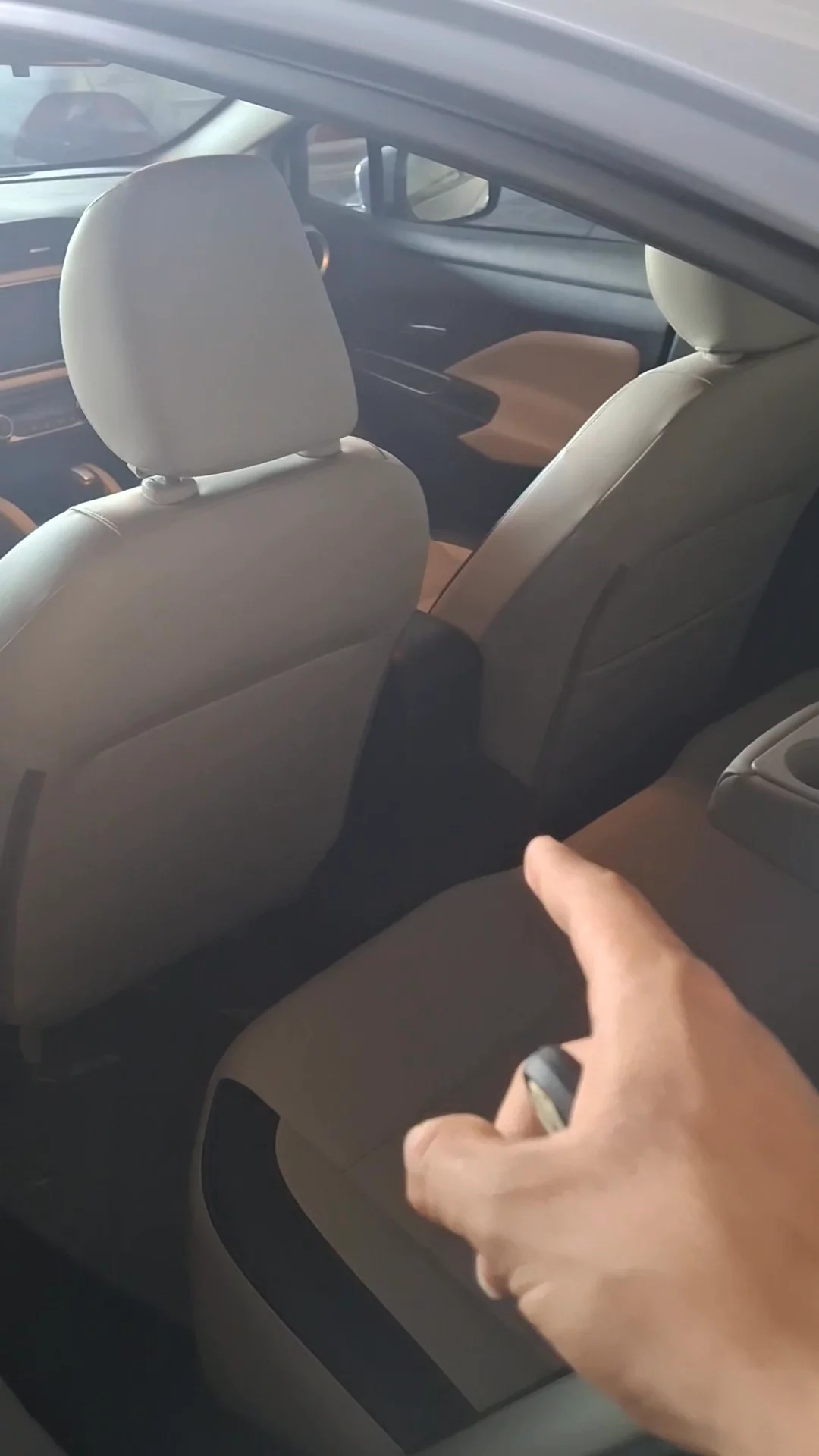 نيسان صني SV 2024