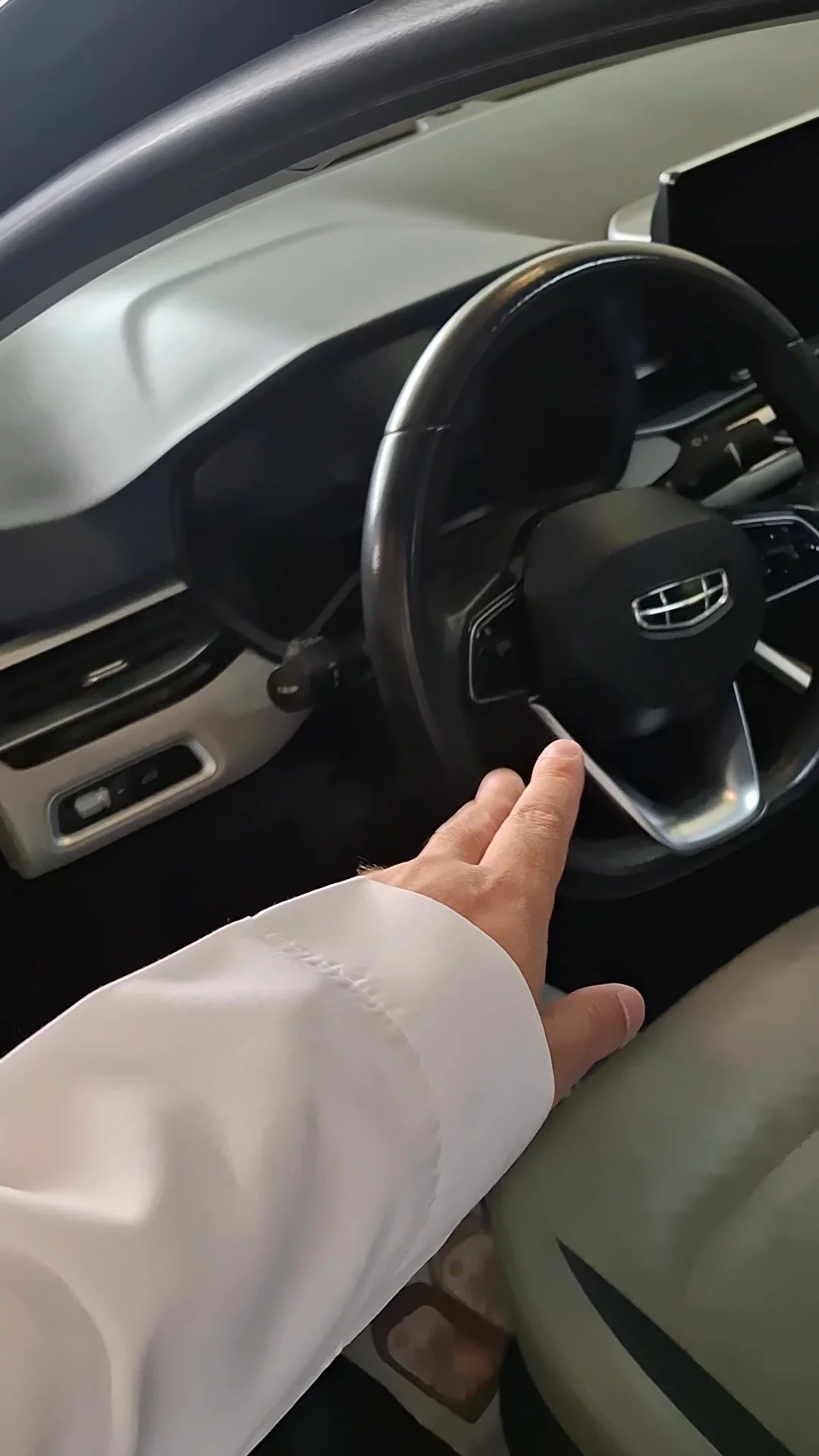 جيلي امجراند GK 2023