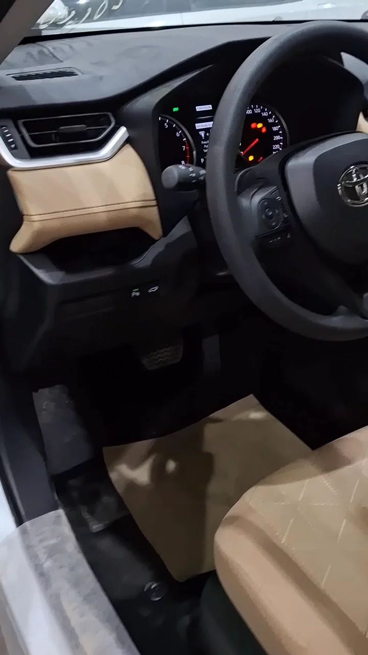 Car video thumbnail 1 of 8