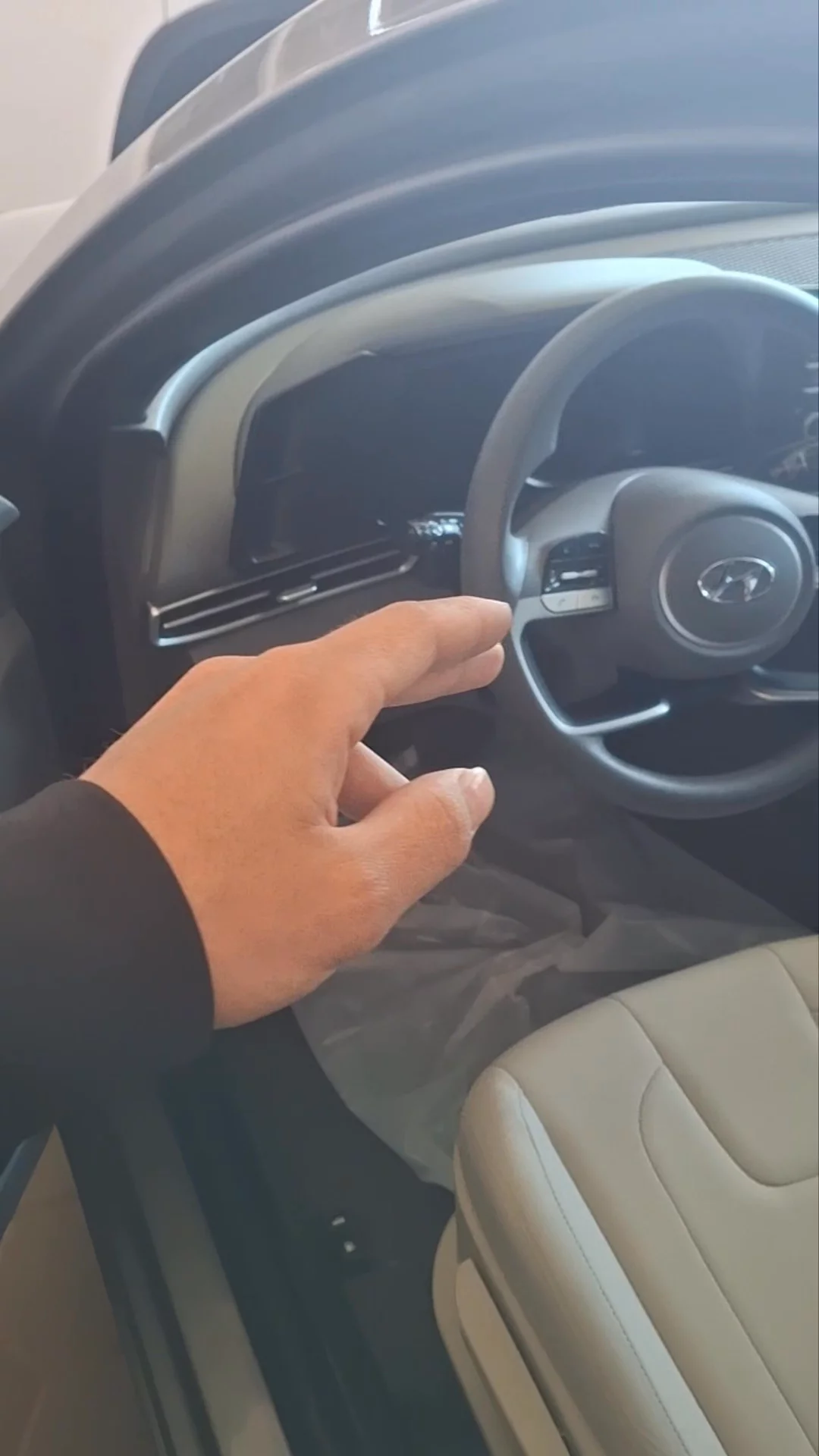 Car video thumbnail 1 of 7