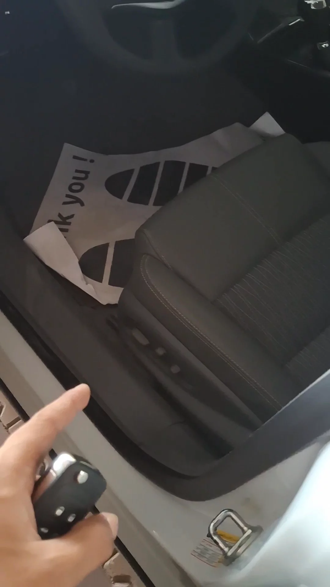 Car video thumbnail 1 of 8