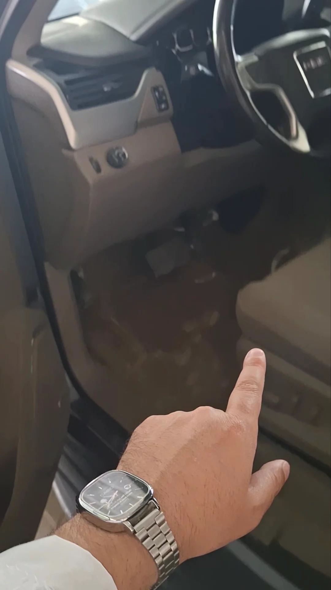 Car video thumbnail 1 of 9