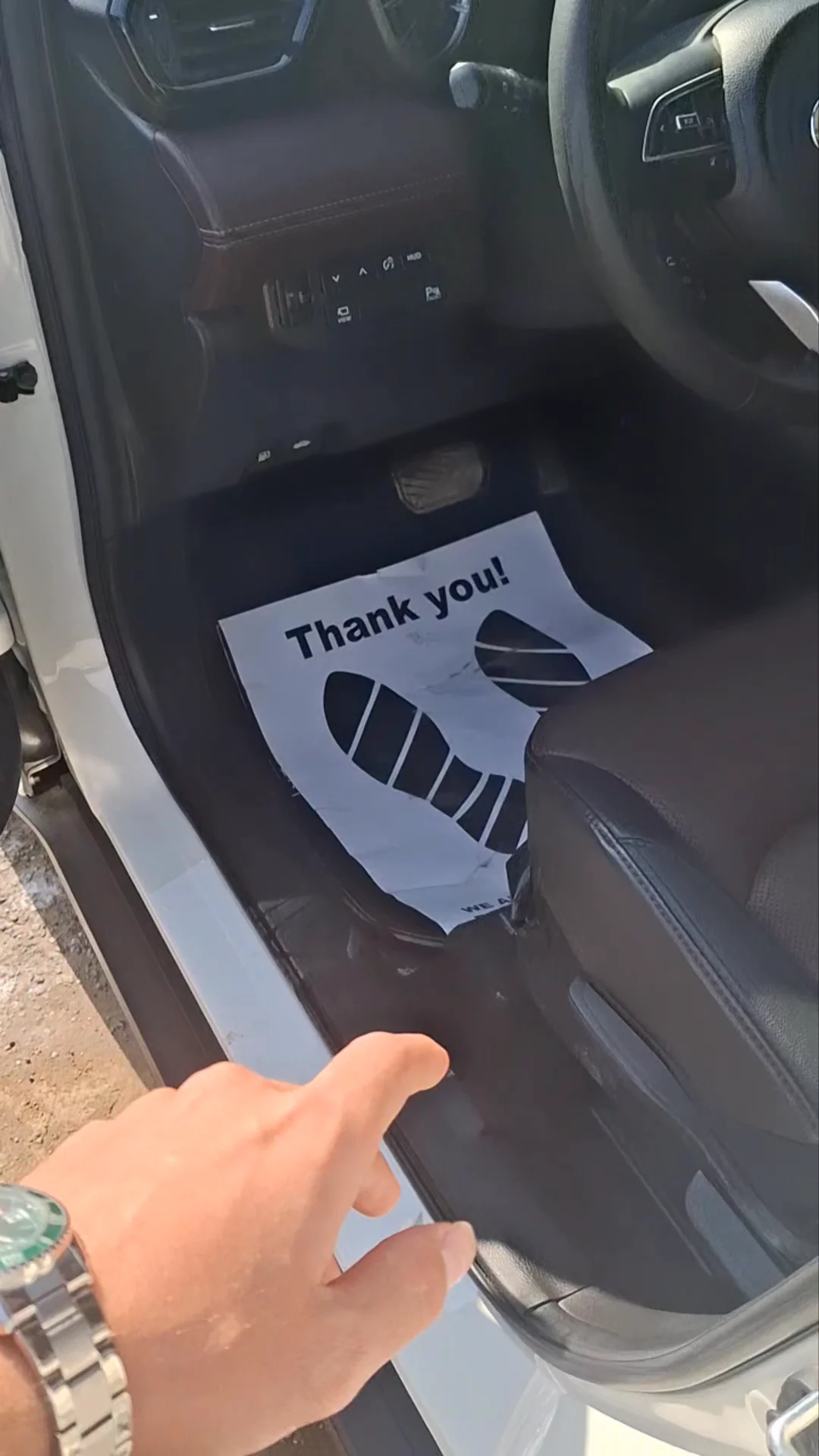 Car video thumbnail 1 of 8