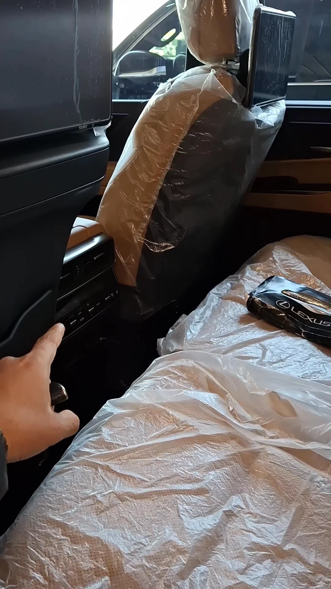 Car video thumbnail 1 of 8